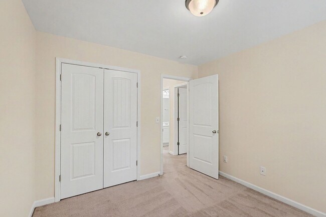 Building Photo - 108 Bella Pl