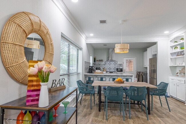 Building Photo - 13321 Lake Breeze Ln