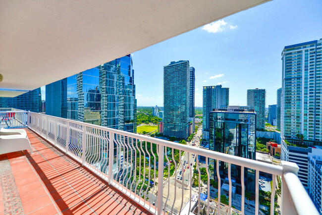 Building Photo - 1200 Brickell Bay Dr