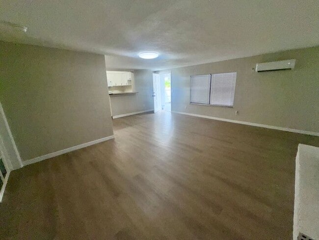 Building Photo - 1111 Romano Ave