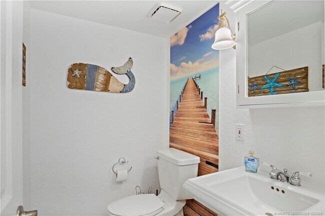 Building Photo - 245 NE MacArthur Blvd