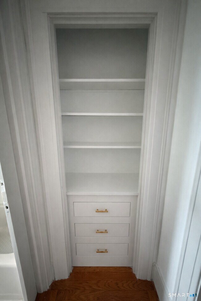 Building Photo - 40 Rogers St