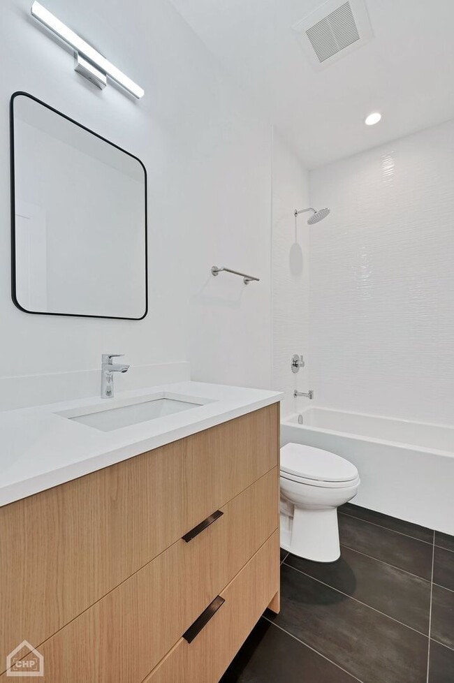 Building Photo - 3322 N Halsted St