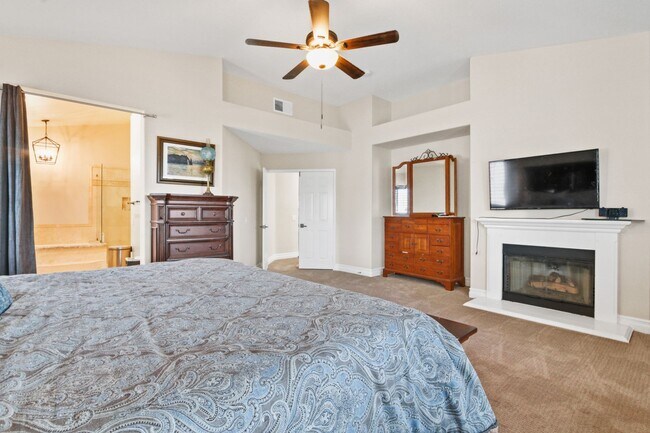 Building Photo - Ready now: Spacious 4 bedroom 3 bath with bonus room and 3 car garage