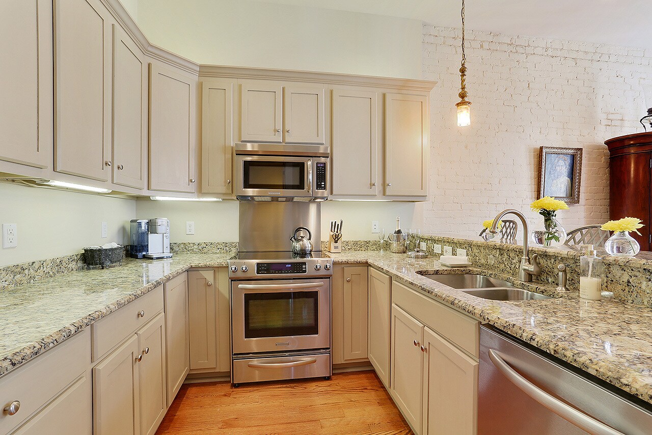 Building Photo - 531 Bienville St