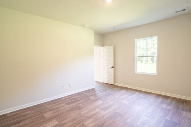 Building Photo - 142 Geranium Wy