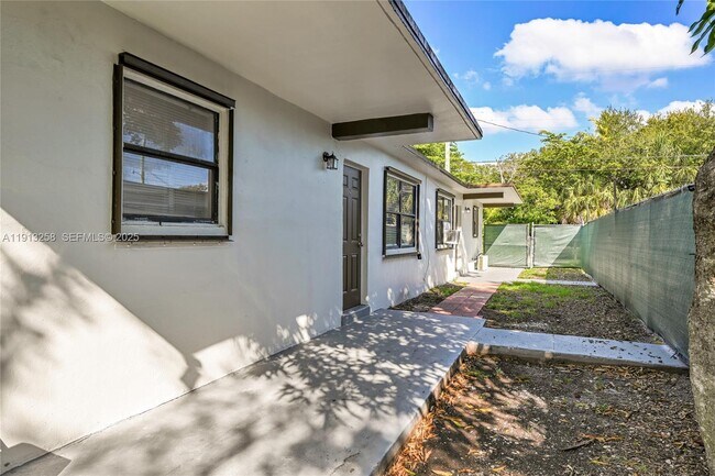 Building Photo - 1710 NW 9th St