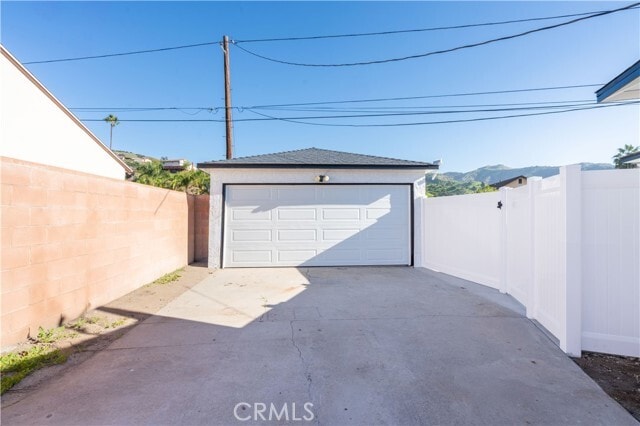 Building Photo - 8330 Glenoaks Blvd