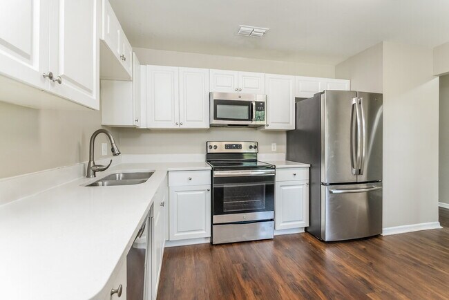 Building Photo - 718 Del Prado Dr