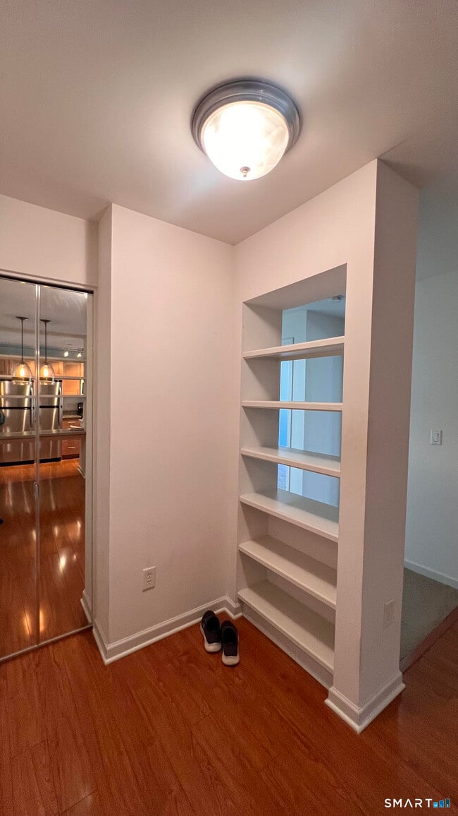 Building Photo - 26 School House Dr