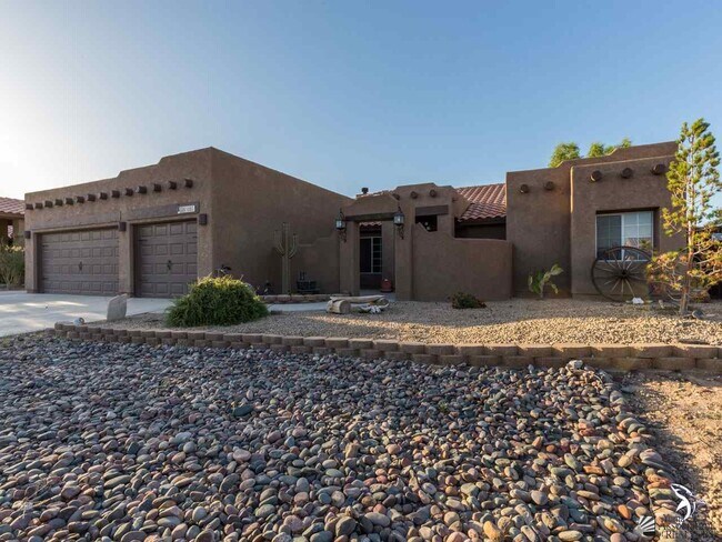 Building Photo - 8166 E Lorenzo Ln