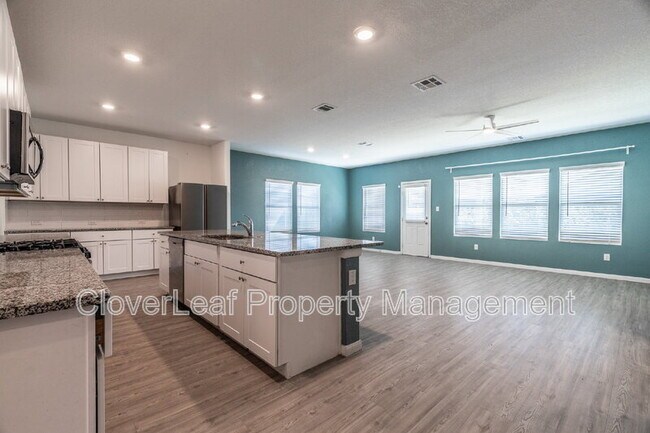 Building Photo - 422 Angel Trumpet Ct