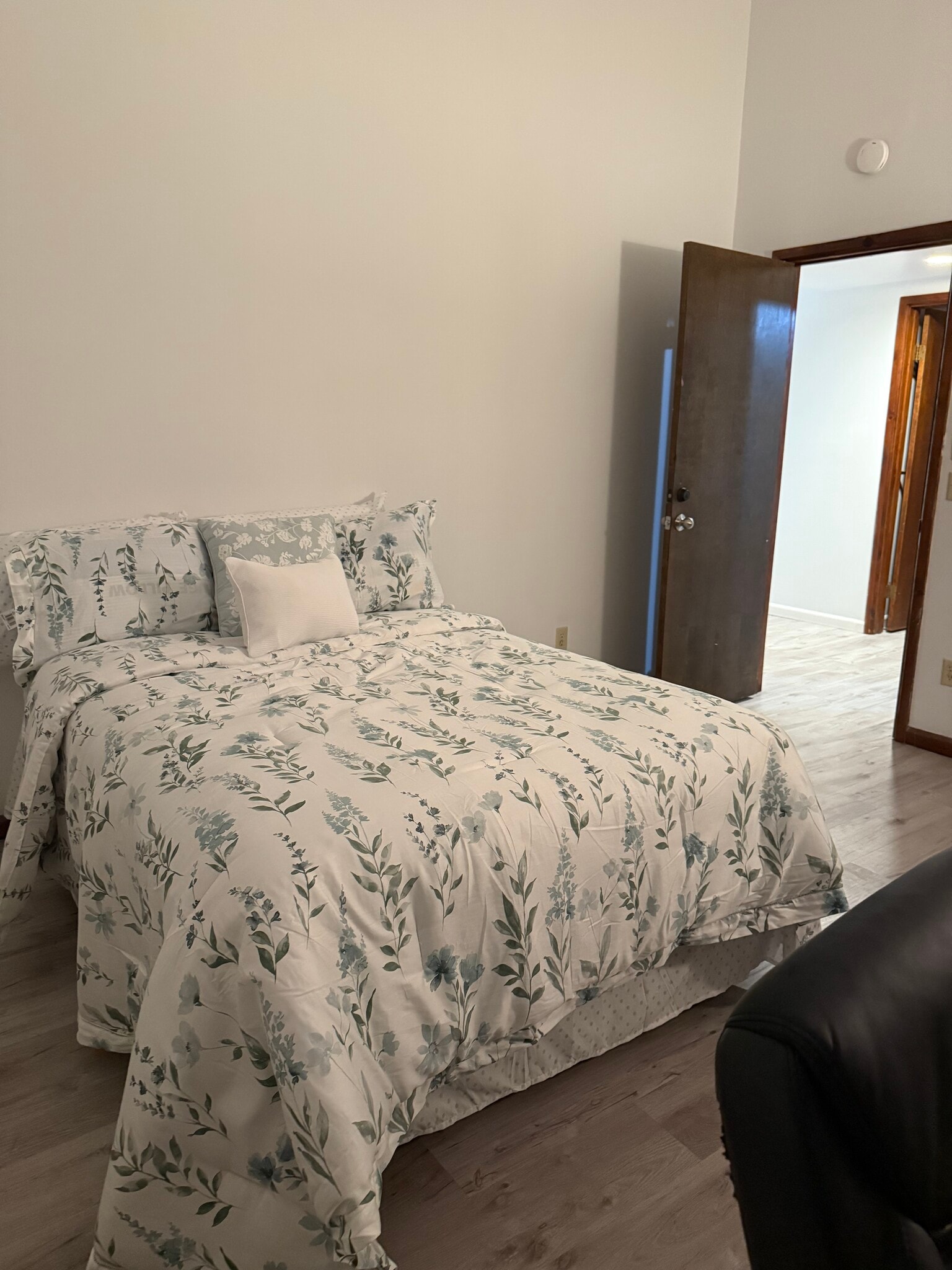 Building Photo - 1049 Danby Rd