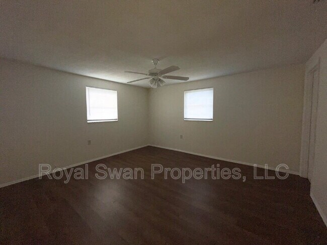 Building Photo - 303 Thornwood Way