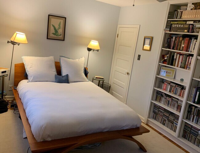 Building Photo - Rare Georgetown Townouse with private yard - 1 block from Rose Park / M St