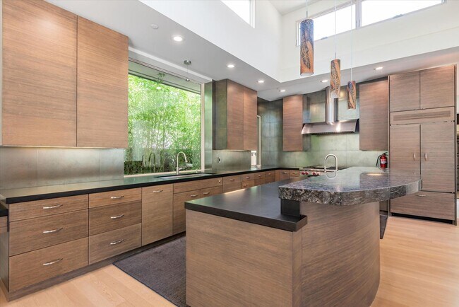 Building Photo - Wow! What a Great Home!