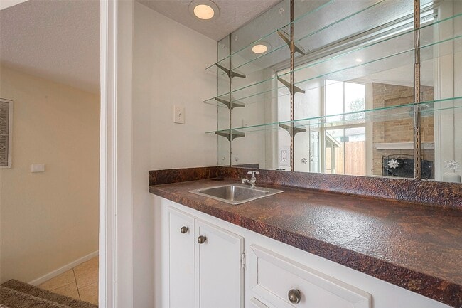 Building Photo - 15910 Tumbling Rapids Dr