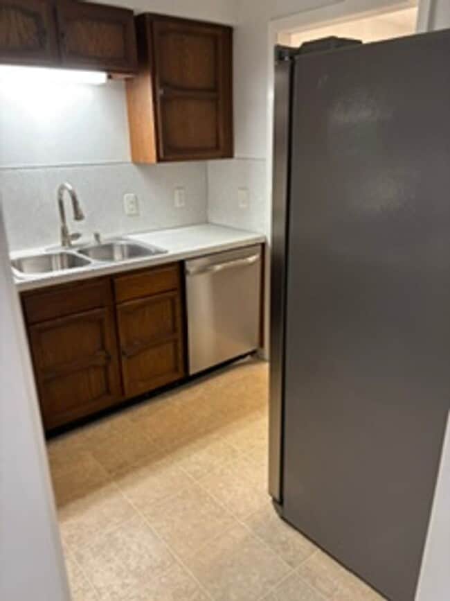 Building Photo - Charming 3 bedroom, 2 bathroom located in the picturesque Hot Springs Village, nearby the Coronad...