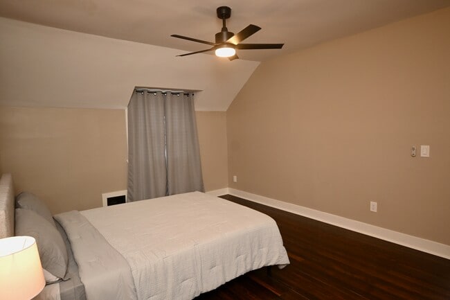 Building Photo - 2369 Park Ave