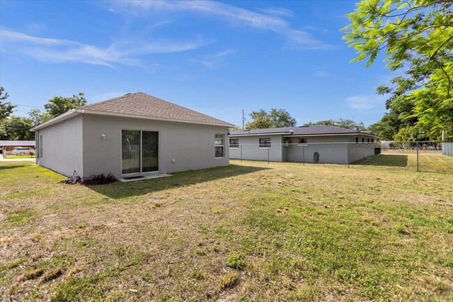 Building Photo - 97 N Goldwyn Ave