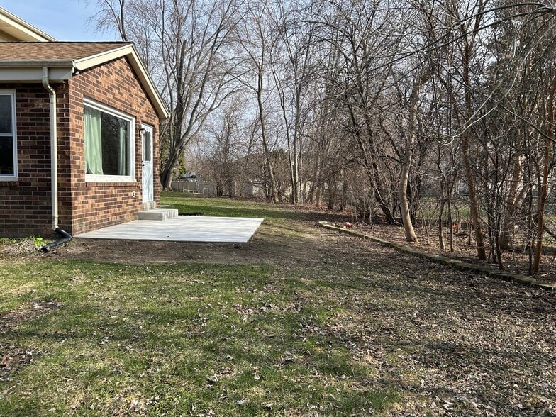 Patio in back yard. Tree line provides privacy. - 2711 Albany Ct