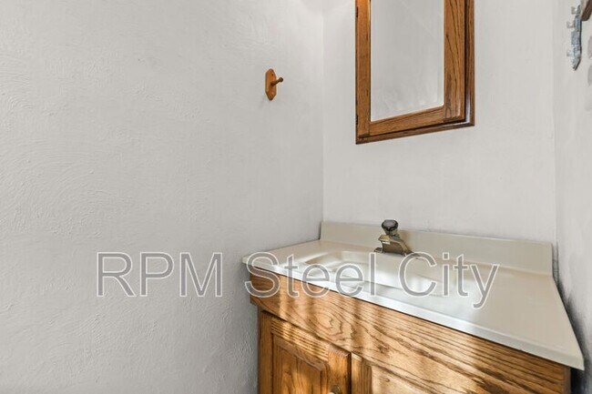 Building Photo - 1529 Alexander Cir