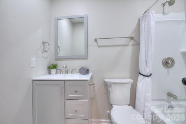 Building Photo - 700 Sharon Dr