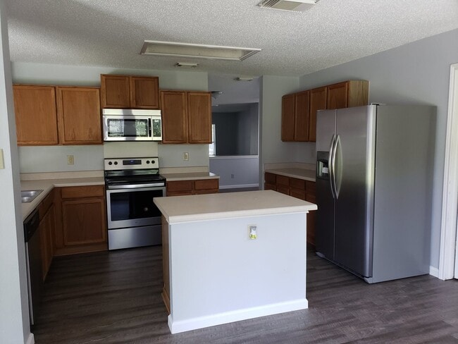 Building Photo - 425 Twin Point Creek