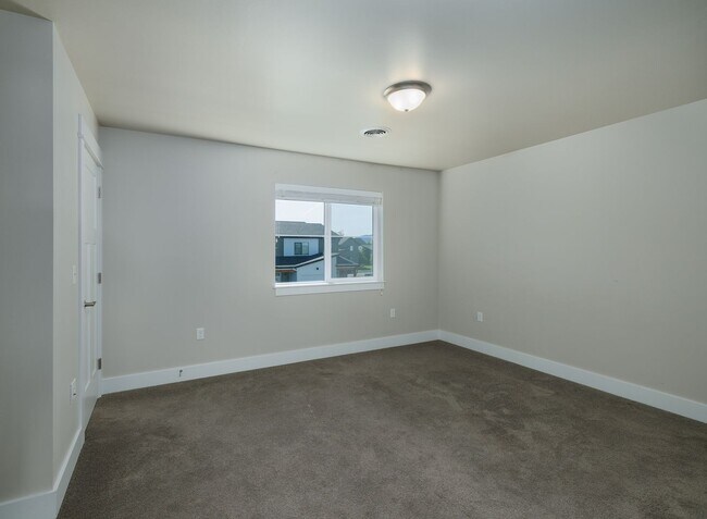 Building Photo - 3380 Davis Ln