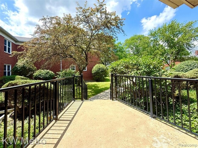 Building Photo - 27654 Echo Valley W