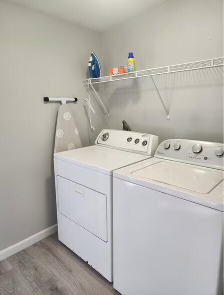 Building Photo - 1334 W Ridgewood Ct