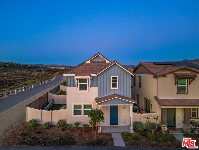 Building Photo - 27639 Sawtooth Ln