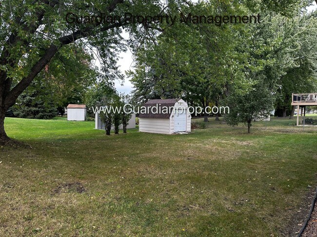 Building Photo - Maple Grove Single Family Home, 2 Car Gara...