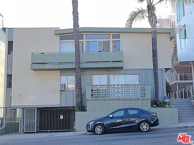 Building Photo - 929 N San Vicente Blvd