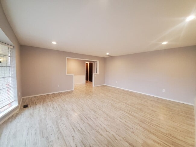 Building Photo - 13424 Palm Ave