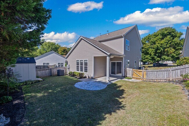 Building Photo - Idyllic 3-bed, 2.5 bath in the desirable W...