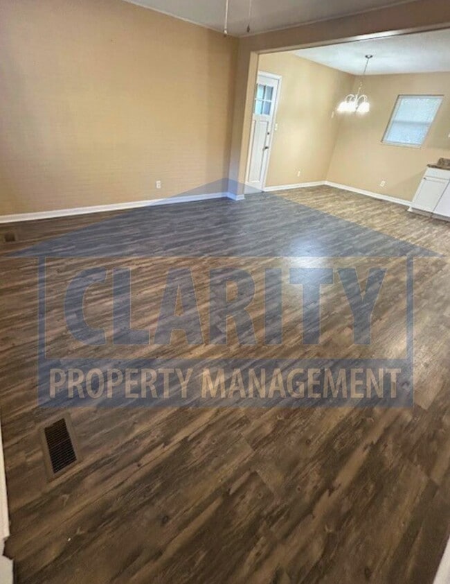 Building Photo - Charming 3 Bedroom, 1 Bath Home with Garag...