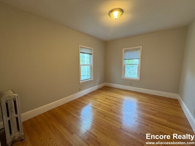 Building Photo - 23 Tufts St