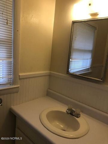 Building Photo - 1008 W Arlington Blvd