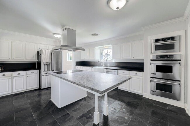 Building Photo - 6260 Briar Rose Dr