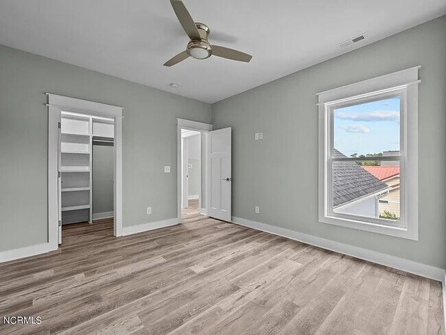 Building Photo - Beautiful New 4 Bedroom, 3 full bath plus ...