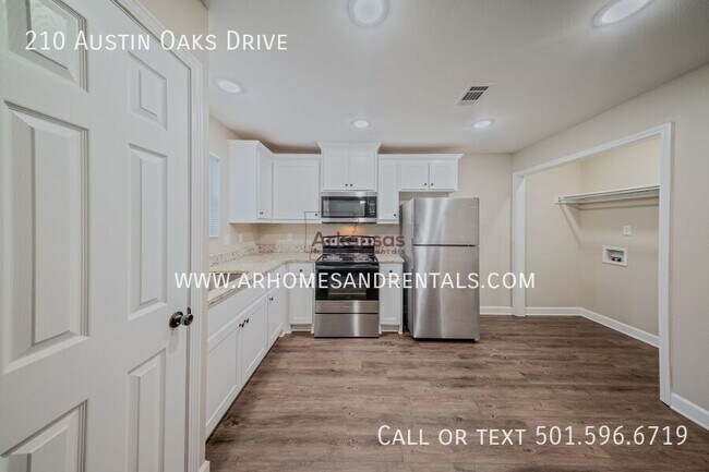 Building Photo - 210 Austin Oaks Dr