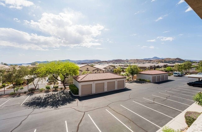 Building Photo - 2 bedroom condo in the heart of Henderson!