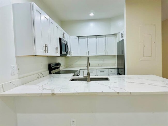 Building Photo - 4834 NW 58th Manor