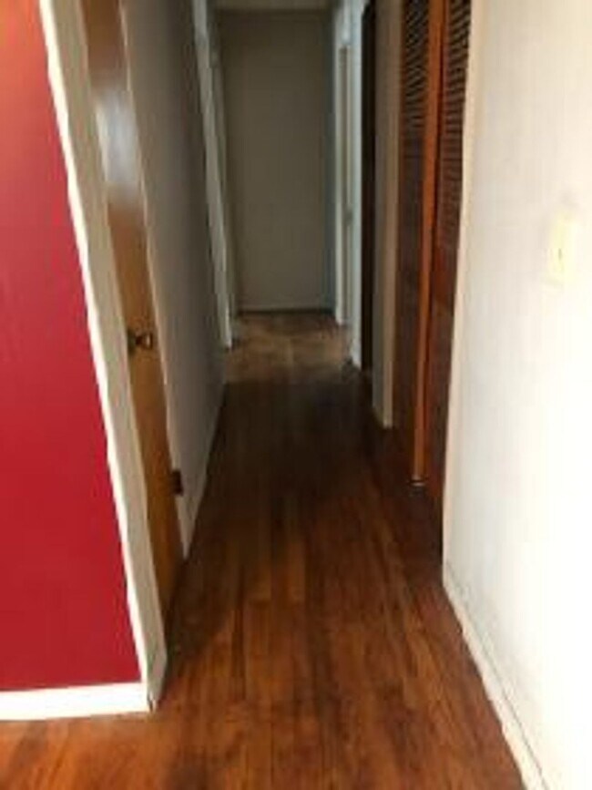 Building Photo - 3bed/1bath in Oakwood