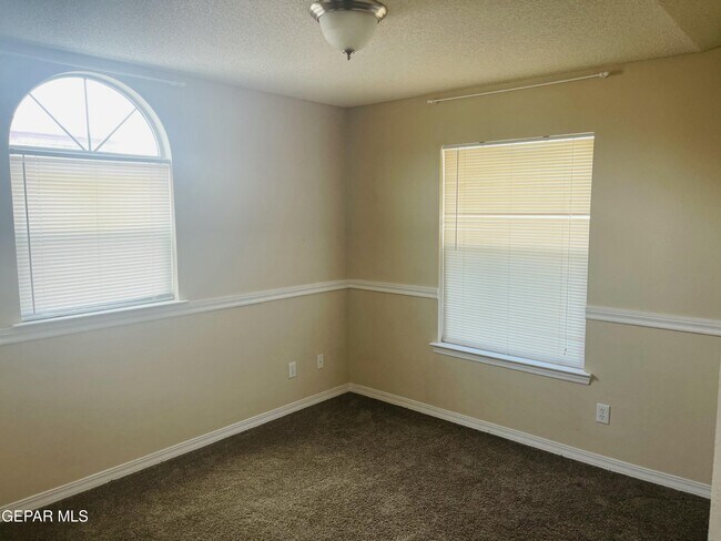 Building Photo - 1513 Prickley Pear Dr