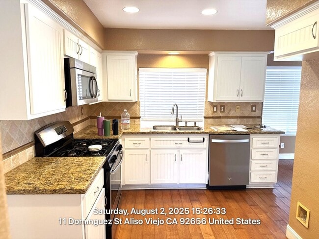 Building Photo - Beautiful 4 Bedroom, 2.5 Bath Single Famil...