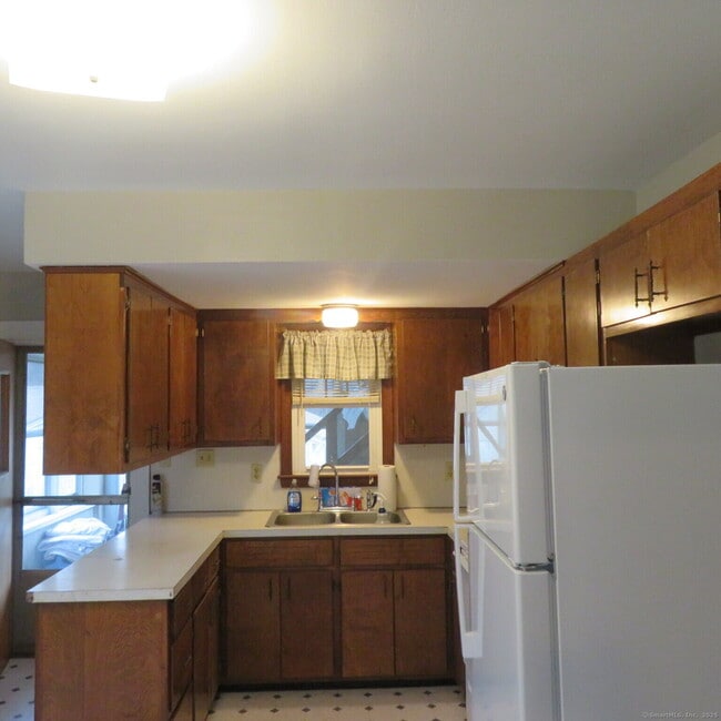 Building Photo - 57 Artisan St
