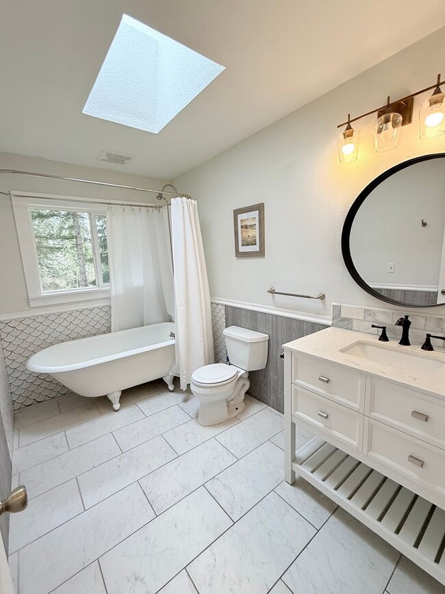 Building Photo - Waterfront living in Rocky Point.