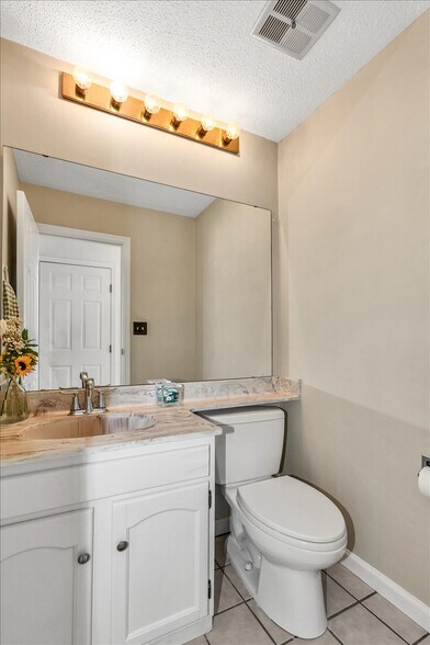 Building Photo - 1428 Hudson Lndg